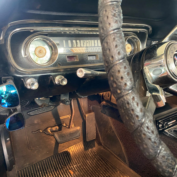 1967 mustang with glasses keep