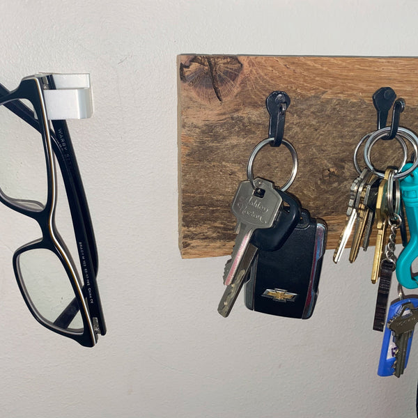 Glasses Holder by entry keys